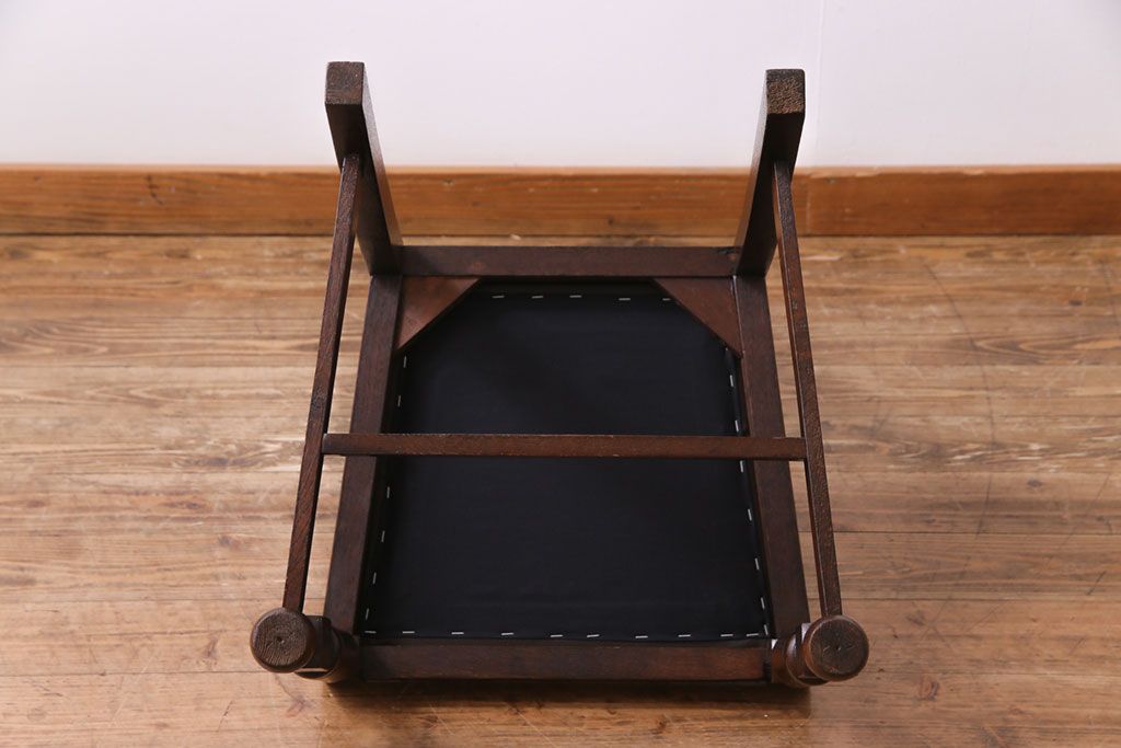 アンティーク家具　イギリスアンティーク　オーク材　挽き物の脚が目を引くダイニングチェア(ワークチェア、椅子)(1)