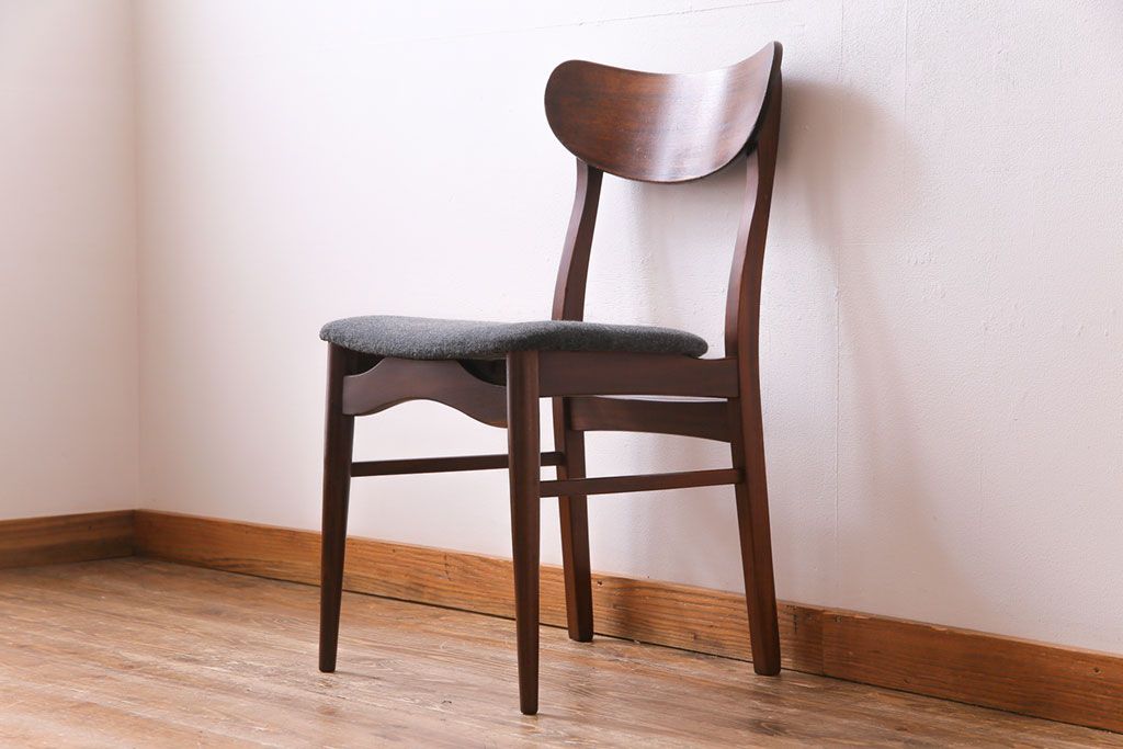 ヴィンテージ家具　北欧ビンテージ　チーク材　なめらかな形がおしゃれなダイニングチェア(ワークチェア、椅子)(1)
