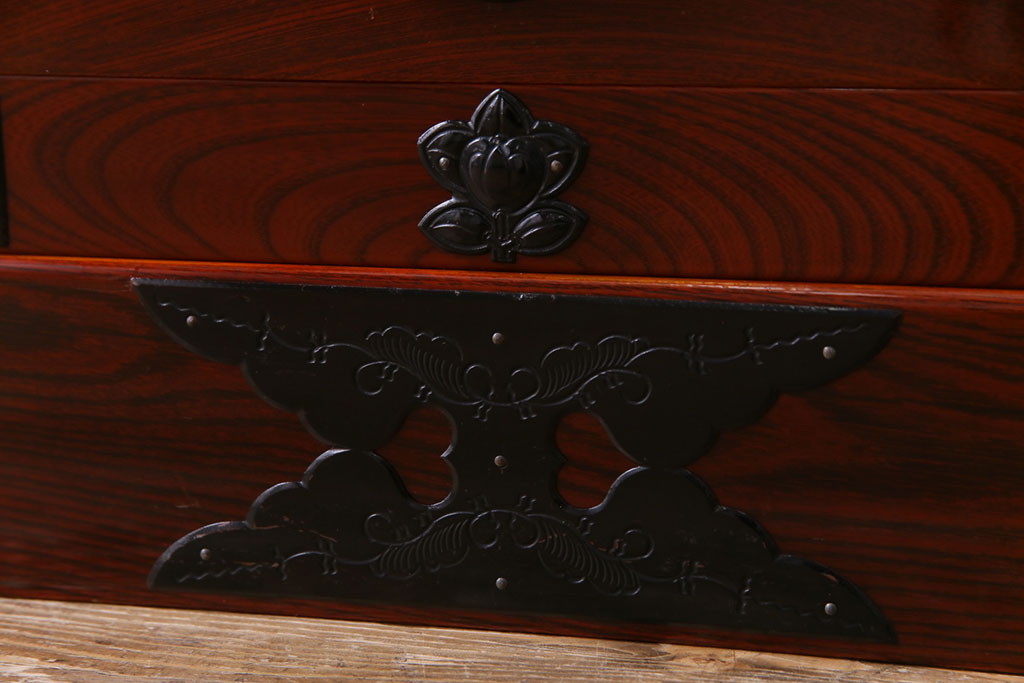 極美品　リメイク　ぼってりとした漆塗りが魅力の仙台箪笥ローボード(リビングボード、収納棚)(2)