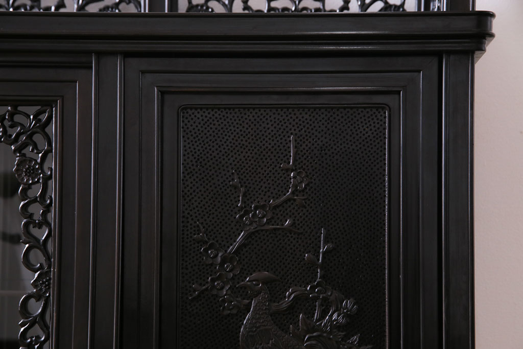 中古　民芸家具　唐木製　高級品!　荘厳な彫刻が目を引くサイドボード(キャビネット、飾り棚、茶棚)
