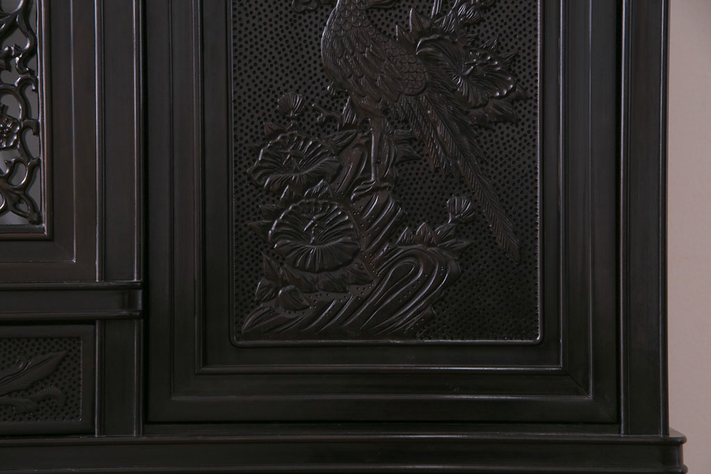 中古　民芸家具　唐木製　高級品!　荘厳な彫刻が目を引くサイドボード(キャビネット、飾り棚、茶棚)