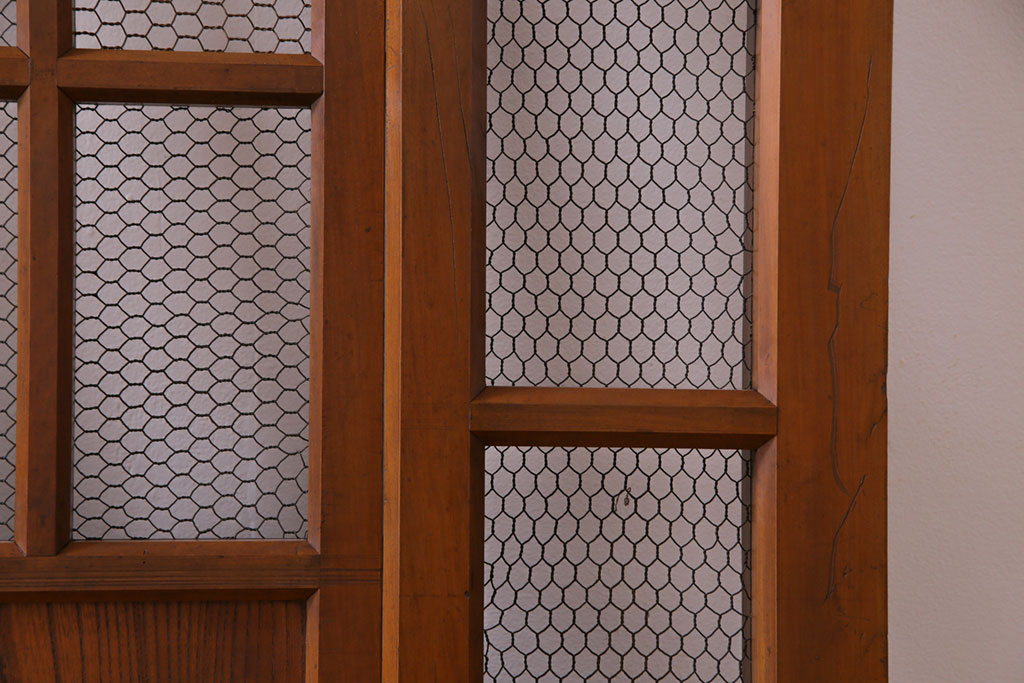 和製アンティーク　美品!　腰板ケヤキ材　くぐり戸の付いた金網入り蔵戸(仕切り戸、引き戸、建具、玄関戸)