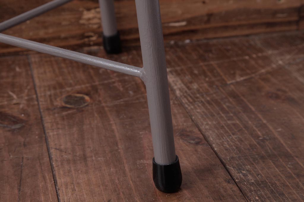 アンティーク雑貨　ラフジュ工房オリジナル　鉄脚　落ち着いた色味がおしゃれな丸スツール(チェア、椅子)(2)