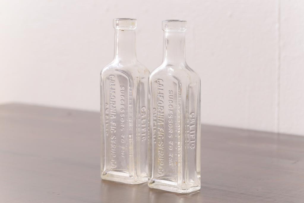 アンティーク雑貨　ビンテージ　CALIFORNIA FIG SYRUP　ディスプレイに活躍するガラスビン(瓶、ボトル)2本セット(1)
