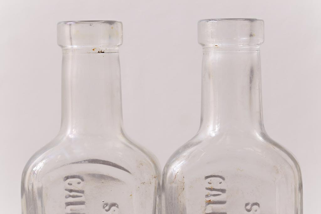 アンティーク雑貨　ビンテージ　CALIFORNIA FIG SYRUP　ディスプレイに活躍するガラスビン(瓶、ボトル)2本セット(1)