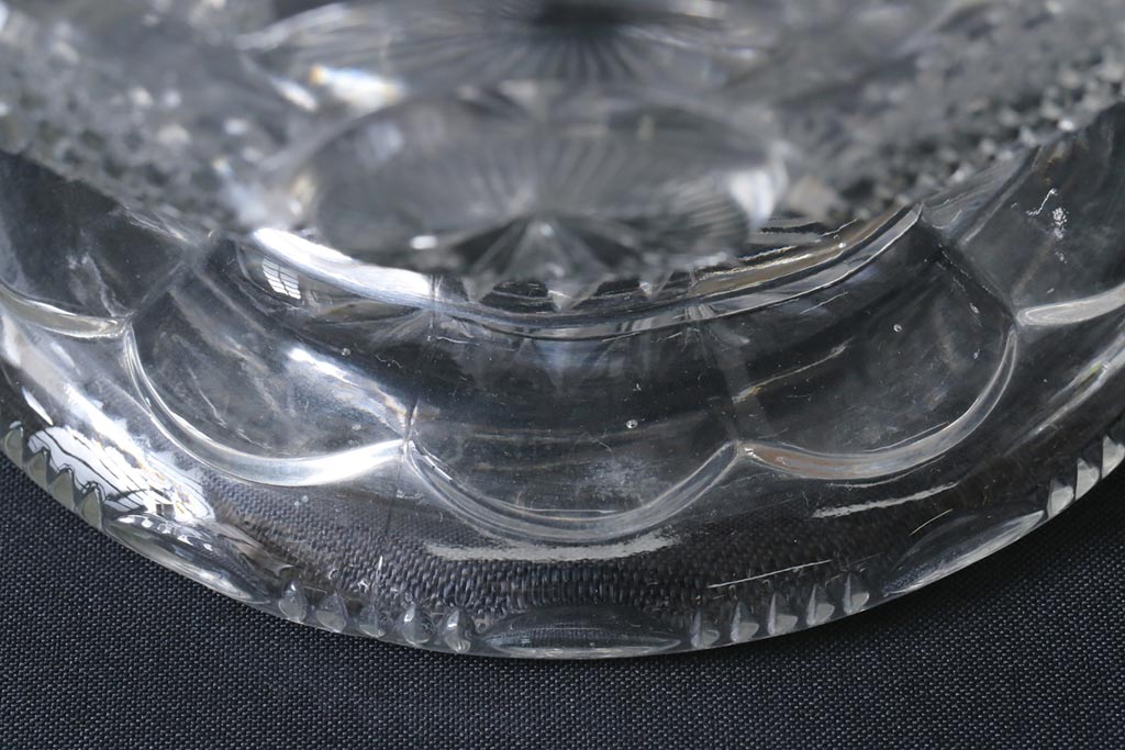アンティーク雑貨　アメリカビンテージ　レトロな趣きあふれるデザインが魅力のガラス鉢(キャンディーポット、小物入れ)
