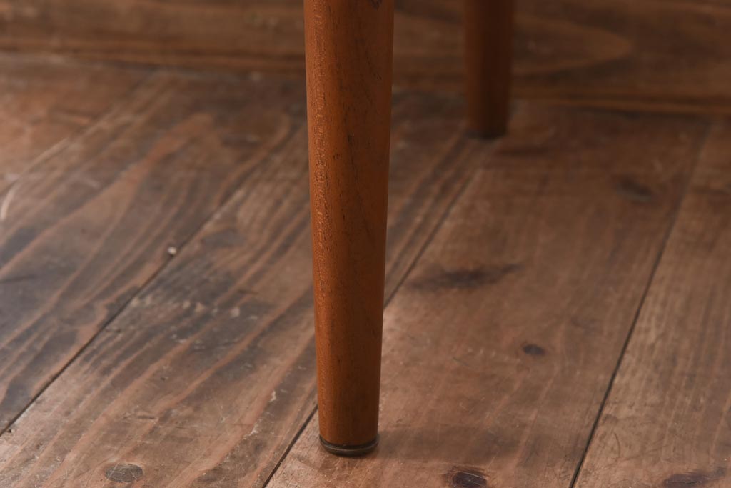 ヴィンテージ家具　ビンテージ　辻木工　なめらかな木肌が魅力的なチーク材のアームチェア(ダイニングチェア、ワークチェア)