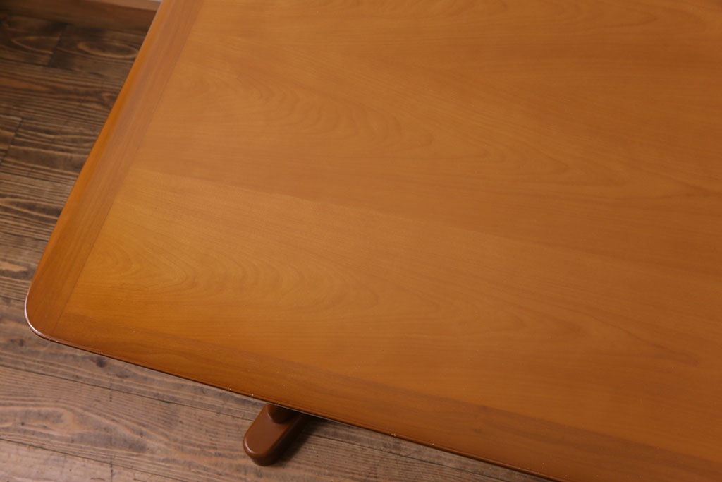 中古　富士ファニチア(FUJI FUNITURE)　カーブの脚が個性的な温もり溢れるダイニングテーブル(6人掛け)