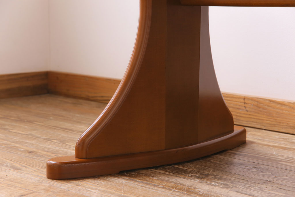 中古　富士ファニチア(FUJI FUNITURE)　カーブの脚が個性的な温もり溢れるダイニングテーブル(6人掛け)