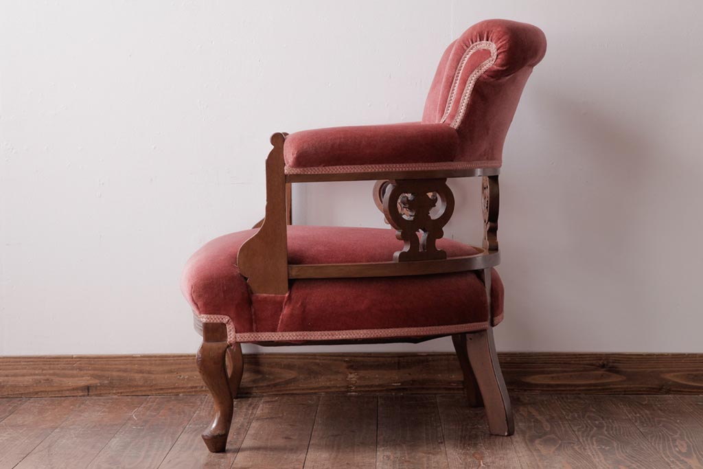 アンティーク家具　フランスアンティーク　マホガニー材　透かし彫りのデザインが上品なアームチェア(1人掛けソファ、椅子)