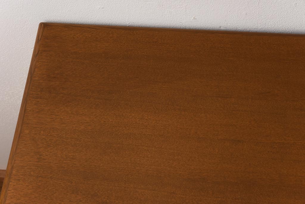 ビンテージ　神戸洋家具　組み立て式　凝った取っ手がシックな印象を与えるナラ材のワークデスク(両袖机、在宅ワーク、在宅用)