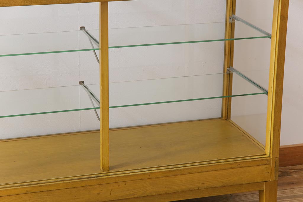 レトロ家具　昭和中期　ナラ材　レトロであたたかみのある雰囲気のガラスケース(陳列棚、飾り棚)