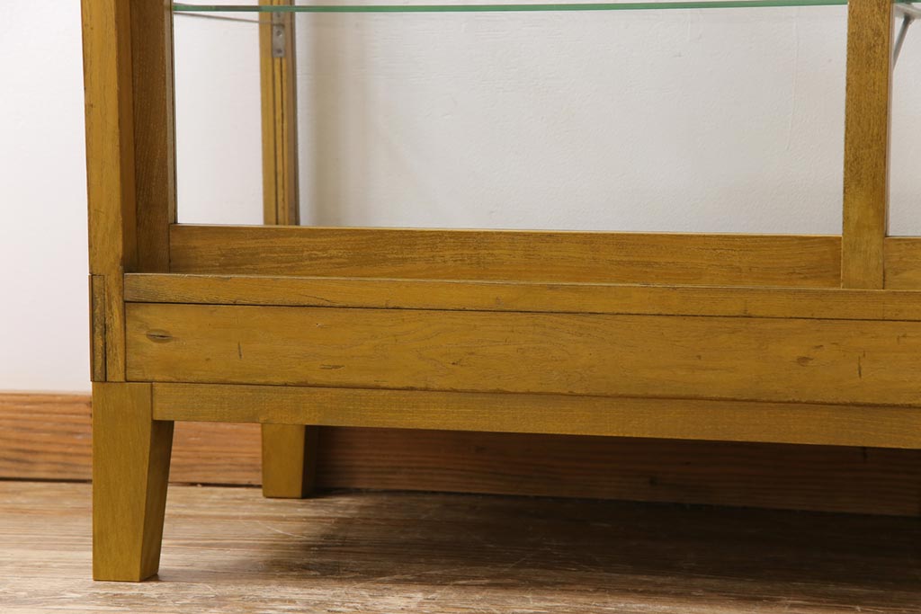 レトロ家具　昭和中期　ナラ材　レトロであたたかみのある雰囲気のガラスケース(陳列棚、飾り棚)