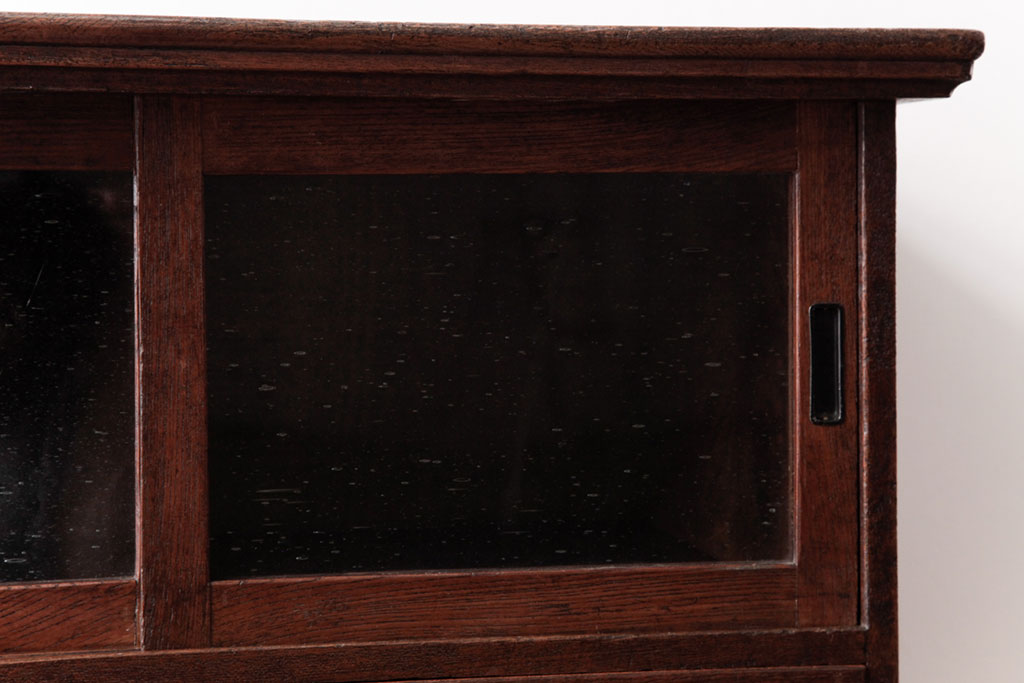 アンティーク家具　昭和初期　栓材　気泡ガラス　古い質感が味わい深い卓上サイズのガラス戸棚(収納棚)
