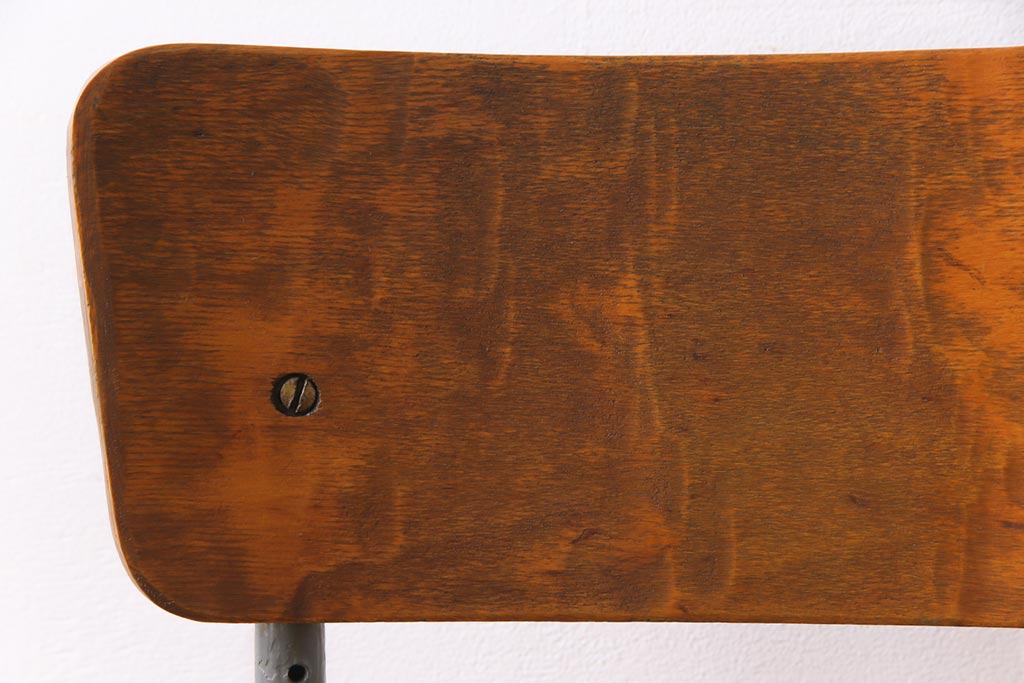 ヴィンテージ家具　イギリスビンテージ　メンズライクなアレンジにおすすめのスクールチェア(ワークチェア、板座チェア)