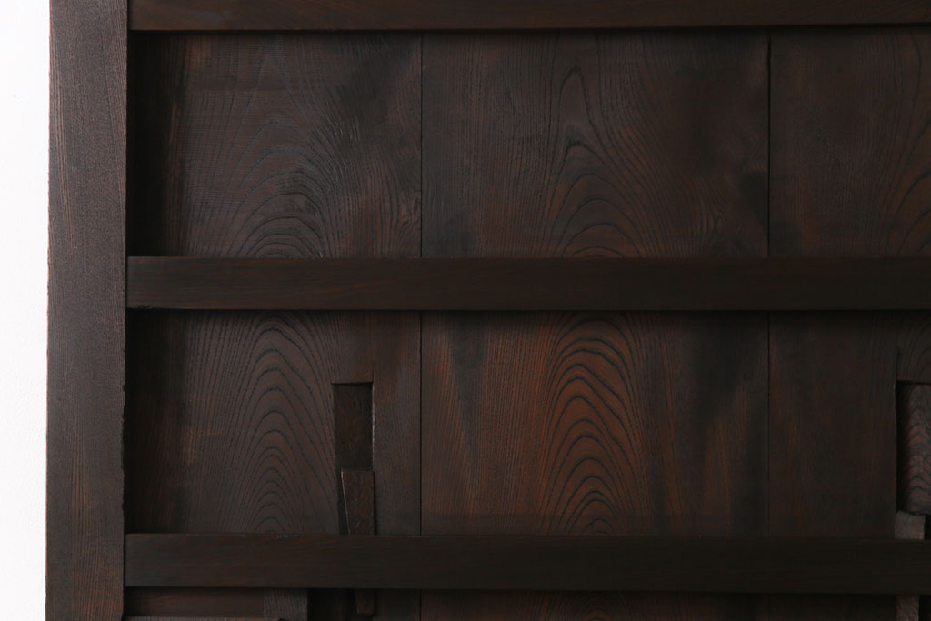 和製アンティーク　総ケヤキ材　無骨な雰囲気を漂わせるシンプルな蔵戸(引き戸、建具、玄関戸)