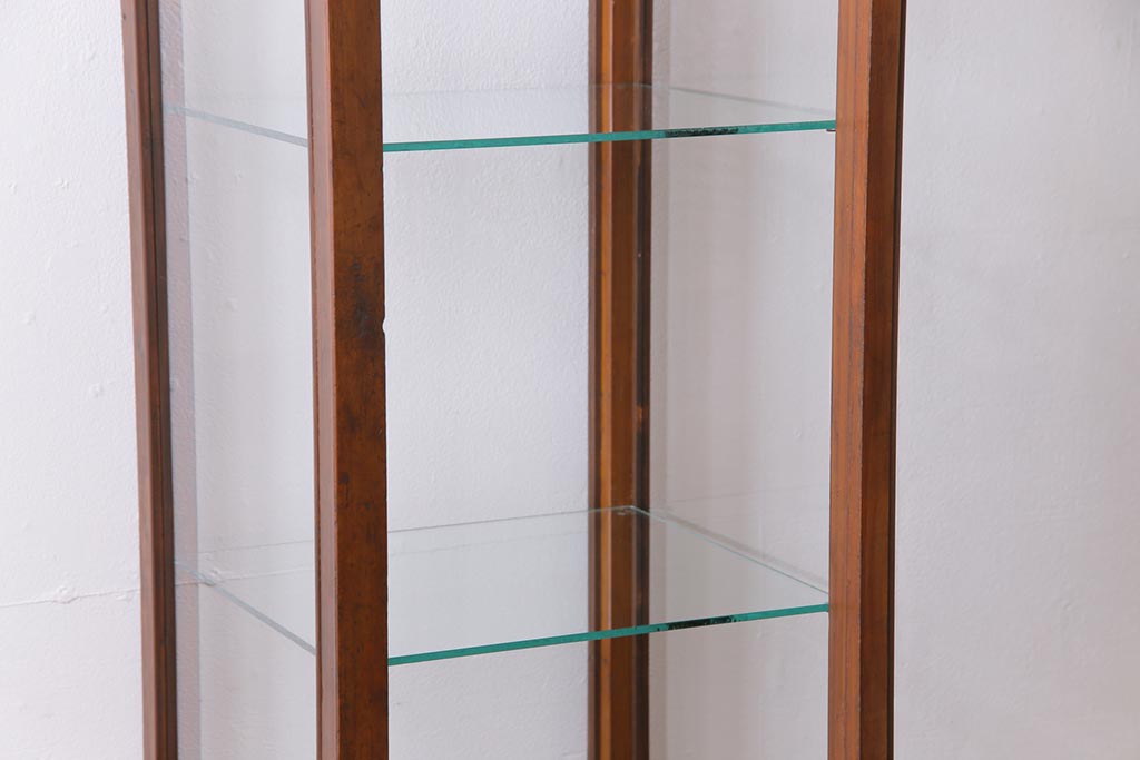 レトロ家具　昭和レトロ　縦型　古い木の質感が味のあるシンプルなガラスケース(ショーケース、収納棚、陳列棚)