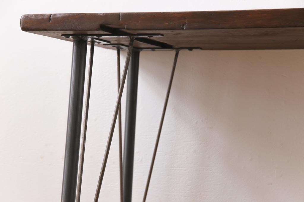 古材リメイク　ジャンクスタイルにおすすめな味わい深い風合いの鉄脚テーブル(サイドテーブル)