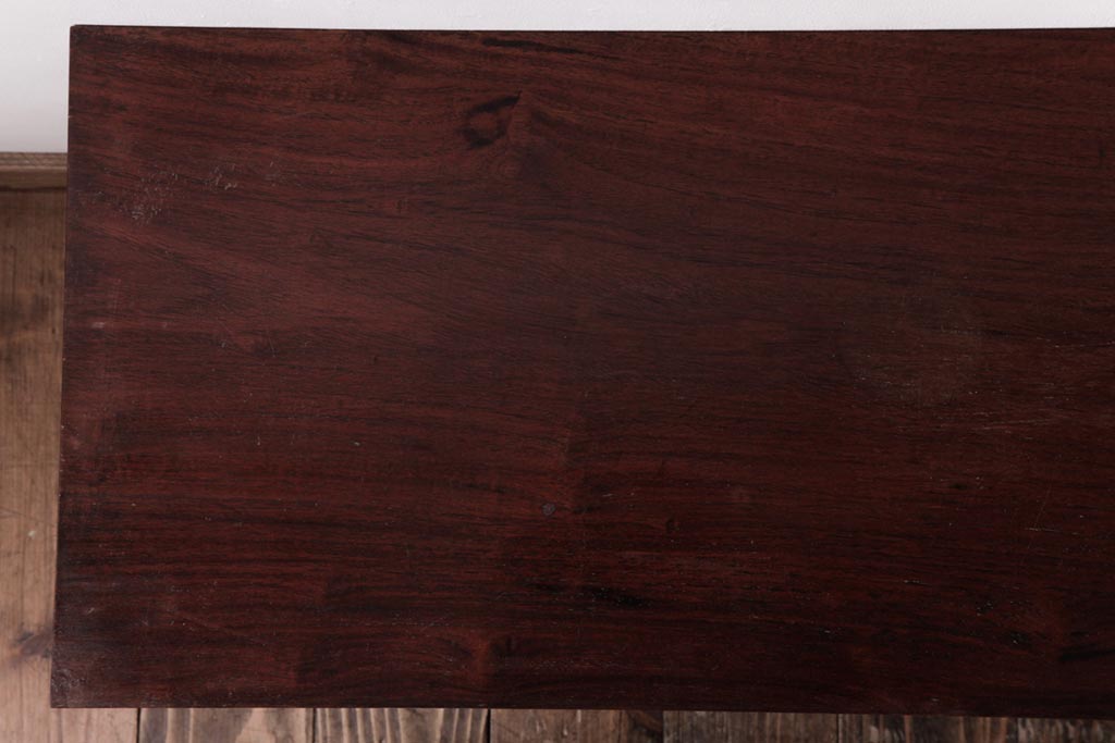 リメイク品　鉄脚　赤みを帯びた木色が上品な印象与えるサイドテーブル(センターテーブル、ベンチ、飾り台)