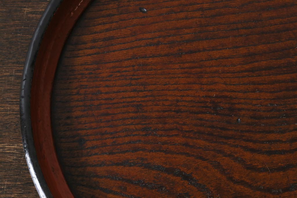 アンティーク雑貨　漆塗り　ケヤキ一枚板　杢目の美しさを引き立てる朱塗りが鮮やかな丸盆(漆器、トレー)