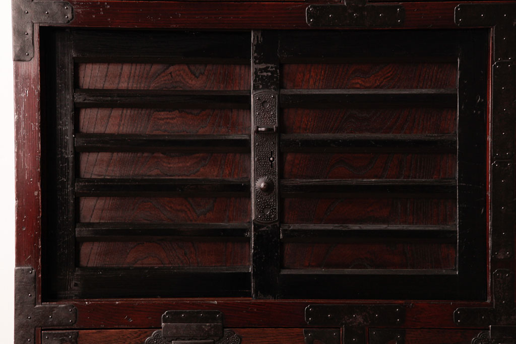 アンティーク家具　和製アンティーク　前面ケヤキ材　使い込まれた風合いが魅力的な松本帳場箪笥(時代箪笥、和タンス)
