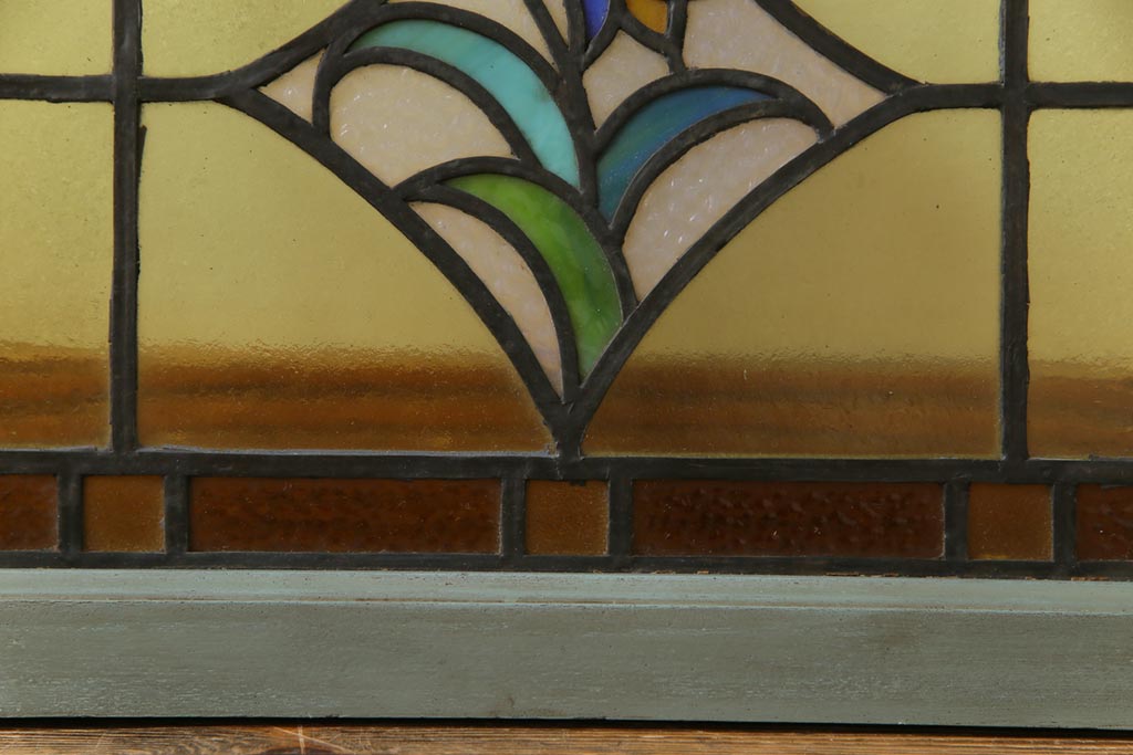 アンティーク雑貨　和製アンティーク　花のアクセントがかわいらしいステンドグラス(フィックス窓、明り取り、はめ殺し)(2)