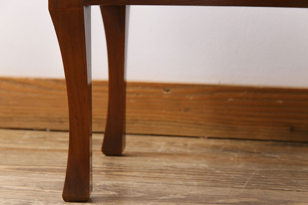 レトロ家具　和製アンティーク　総ケヤキ材製　レトロな演出にぴったりの小さな座卓(角ちゃぶ台、飾り台)