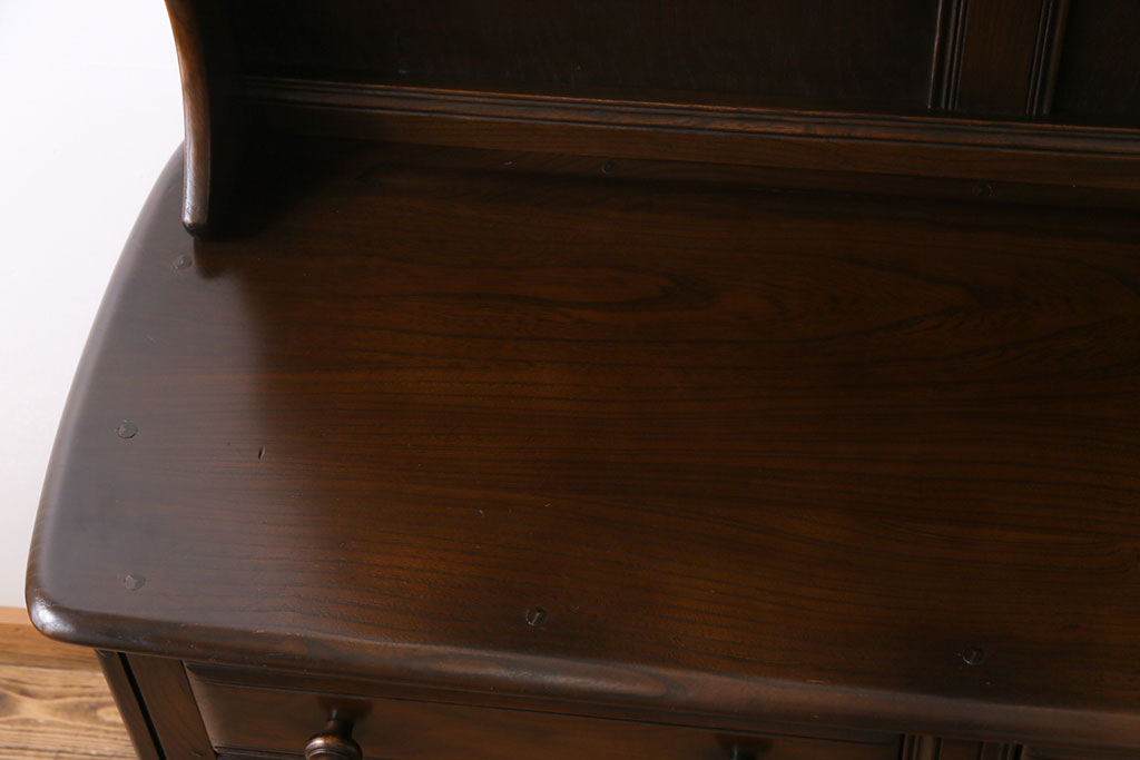 ヴィンテージ家具　イギリスビンテージ　ERCOL(アーコール)　Old Colonial(オールドコロニアル)　気品と風格が漂うカップボード(本棚、ブックシェルフ、食器棚)