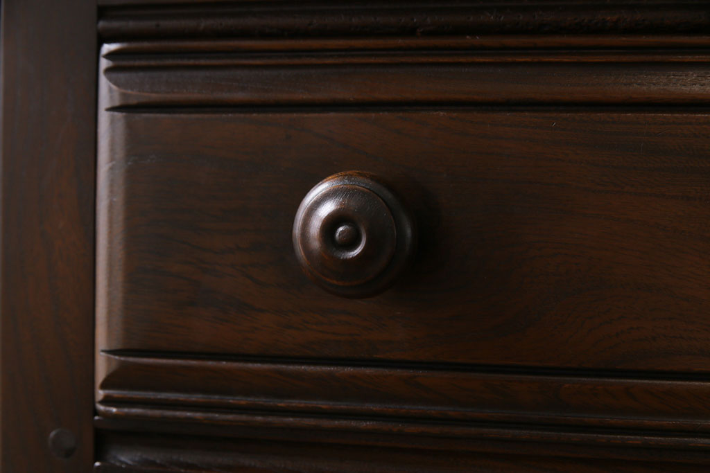 ヴィンテージ家具　イギリスビンテージ　ERCOL(アーコール)　Old Colonial(オールドコロニアル)　気品と風格が漂うカップボード(本棚、ブックシェルフ、食器棚)