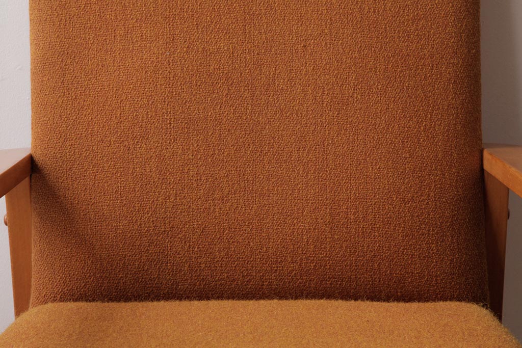 ヴィンテージ家具　北欧ビンテージ　ビーチ材　明るい木色が柔らかな雰囲気の1人掛けソファ(アームチェア)(1)