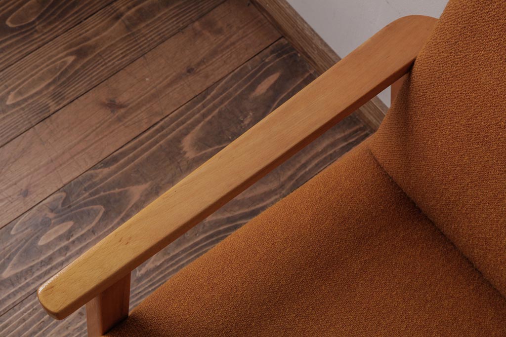 ヴィンテージ家具　北欧ビンテージ　ビーチ材　明るい木色が柔らかな雰囲気の1人掛けソファ(アームチェア)(1)