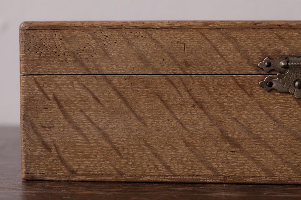 アンティーク雑貨　昭和レトロ　ナラ材　素朴な風合いのシンプルな蓋付き小物入れ(収納箱、筆入れ)