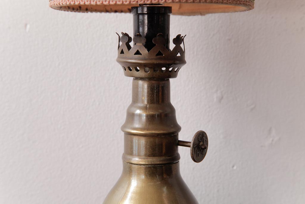 フランスアンティーク　ピジョンランプ　くすんだ真鍮が魅力的なスタンドライト(ナイトランプ、卓上照明)