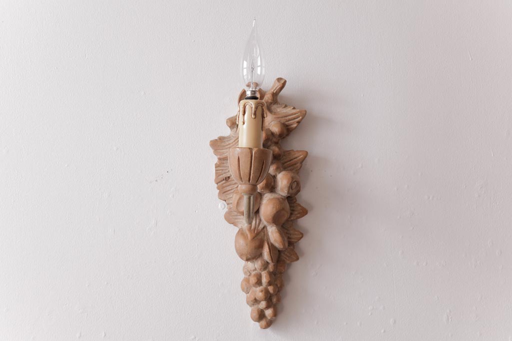 フランスアンティーク　木彫りの装飾が目を引くウォールブラケット(壁掛け照明)