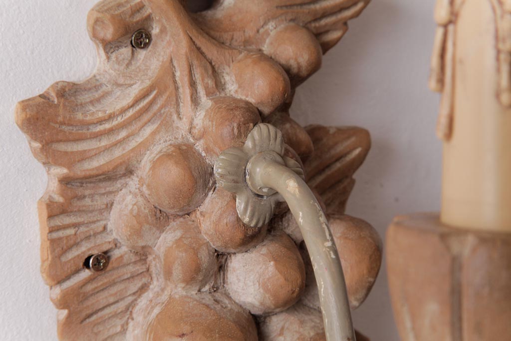 フランスアンティーク　木彫りの装飾が目を引くウォールブラケット(壁掛け照明)