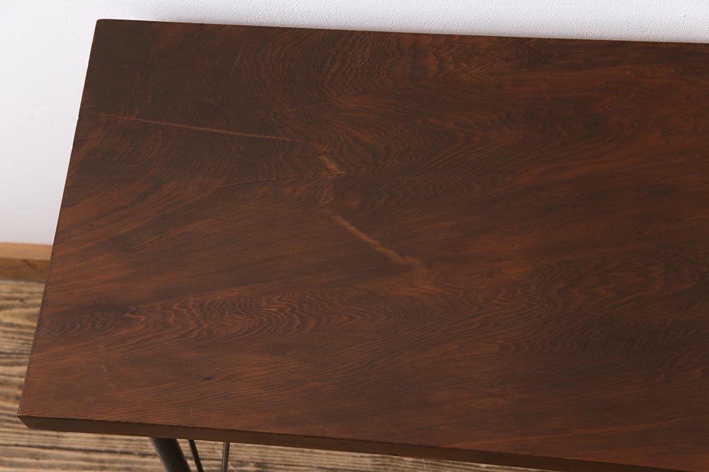 リメイク家具　古材一枚板　木目の流れが趣きのある鉄脚テーブル(サイドテーブル、コンソールテーブル)