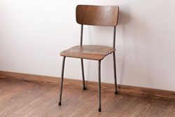 ヴィンテージ家具　イギリスビンテージ　インダストリアルな空間作りに活躍するスクールチェア(ワークチェア、板座チェア、椅子)
