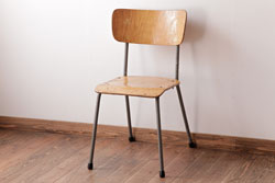 ヴィンテージ家具　イギリスビンテージ　インダストリアルな空間作りに活躍するスクールチェア(ワークチェア、板座チェア、椅子)(1)