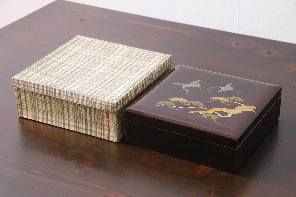 アンティーク雑貨　昭和初期(戦前)　鶴と松の図　シックな和の味わいが楽しめる木製菓子器(漆器、手箱)