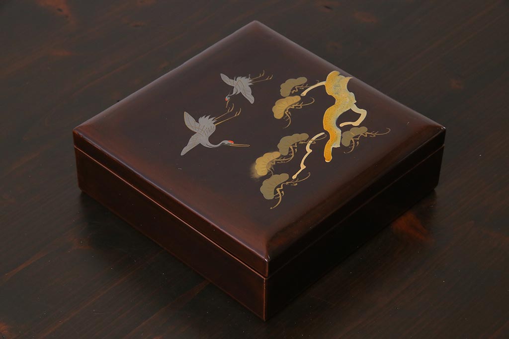 アンティーク雑貨　昭和初期(戦前)　鶴と松の図　シックな和の味わいが楽しめる木製菓子器(漆器、手箱)