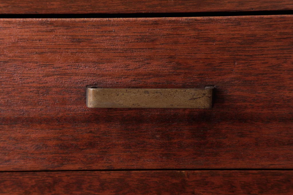 レトロ家具　昭和中期　レトロ　赤みを帯びた木肌が味わい深い引き出し(チェスト、小物収納)