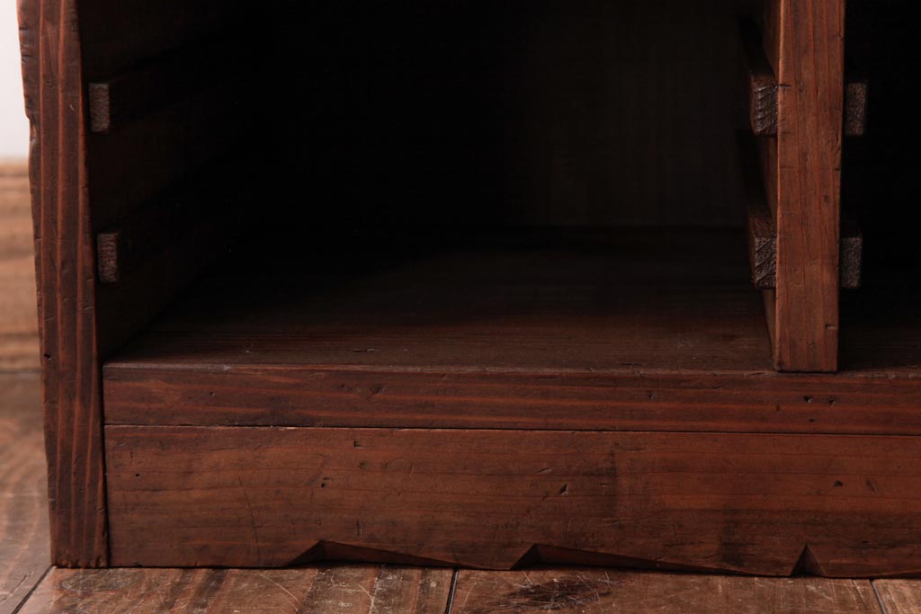 レトロ家具　昭和レトロ　簡素な作りと古い木の質感が味のある収納棚(オープン棚)