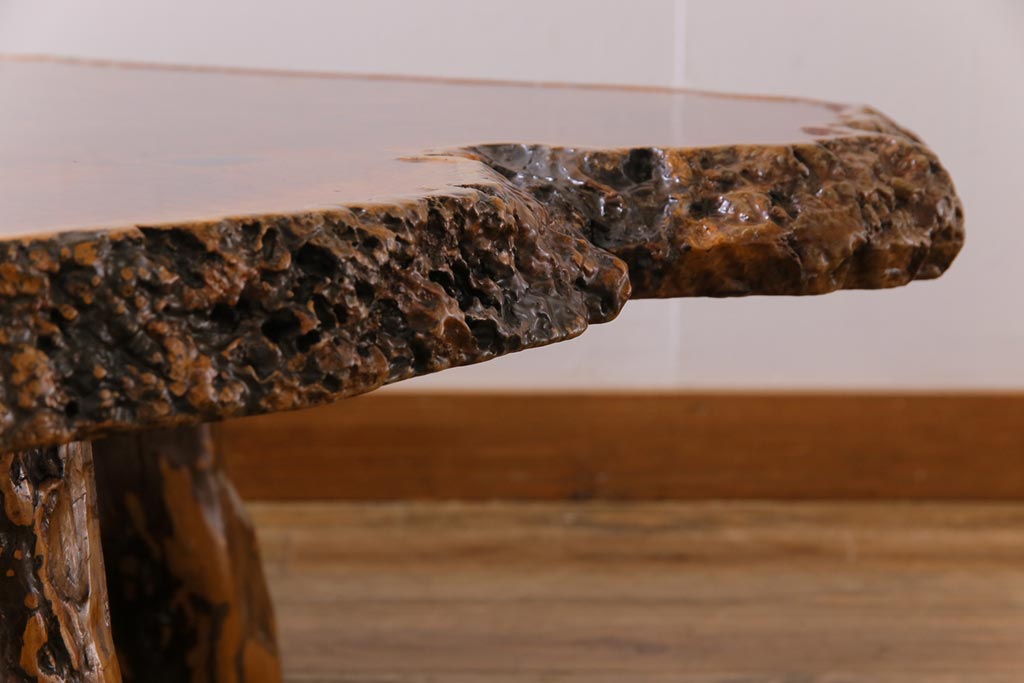 ヴィンテージ家具　ビンテージ　花梨(カリン)材　鳥眼杢　厚い天板が存在感を放つ座卓(テーブル)
