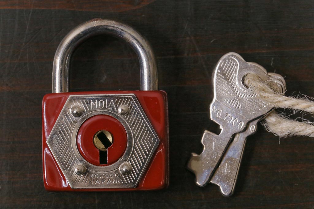 アンティーク雑貨 昭和レトロ MOLA 赤いパドロックキー(南京錠、鍵