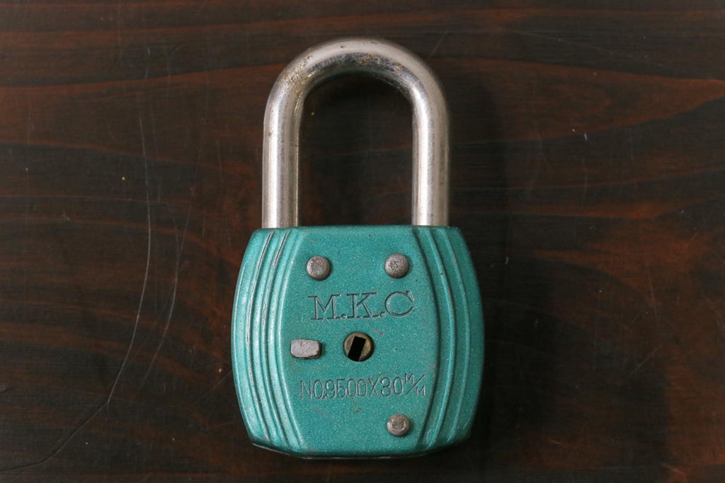 アンティーク雑貨　昭和レトロ　M.K.C　可愛らしい色合いのパドロックキー(南京錠、鍵、錠前)(2)