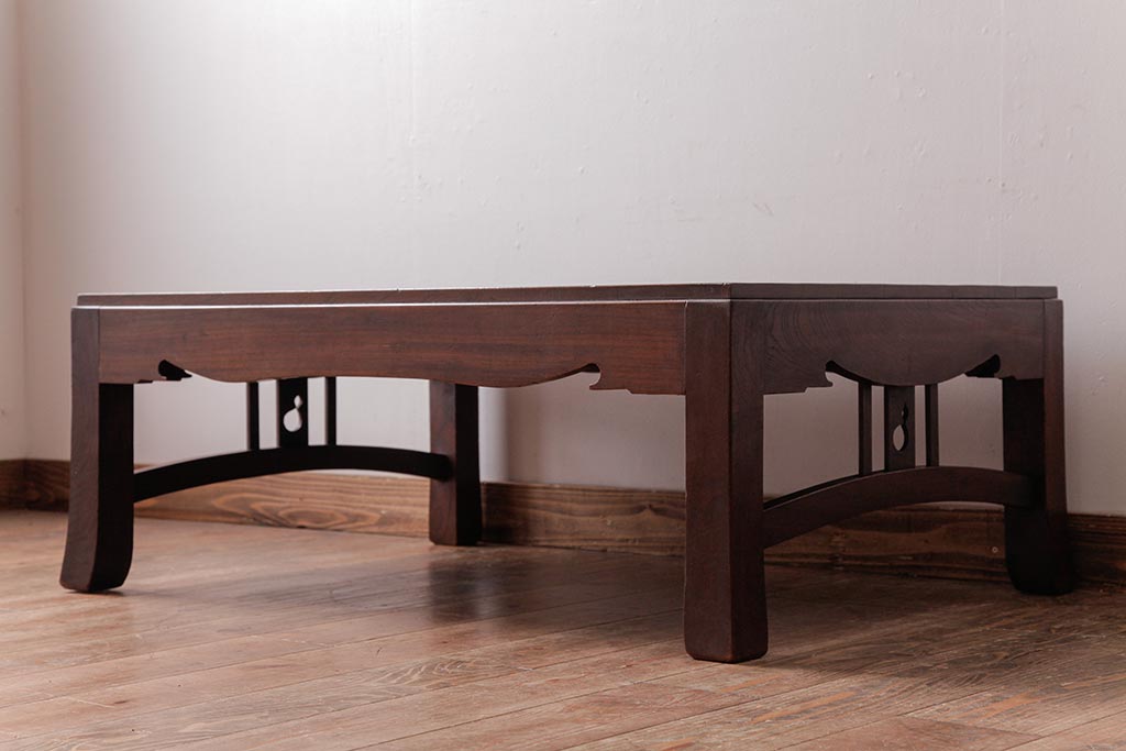 アンティーク家具　和製アンティーク　総ケヤキ材　天板一枚板　小粋なデザインが趣あふれる座卓(ローテーブル)