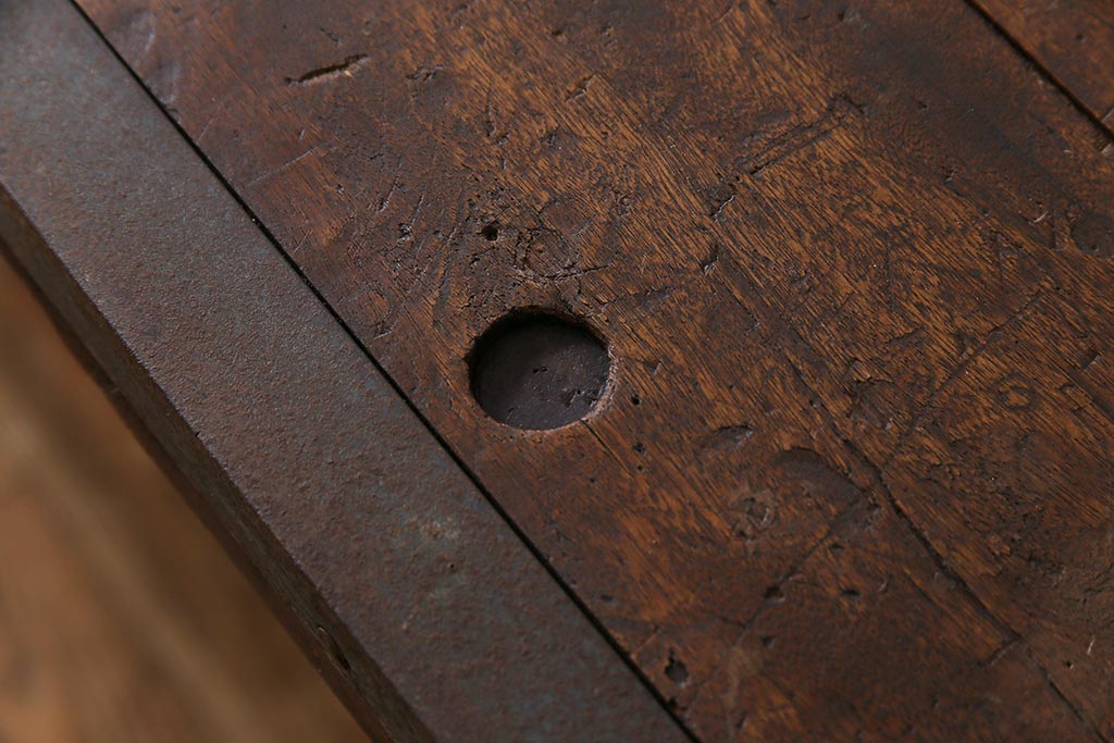 ヴィンテージ家具　ビンテージ　ジャンクさが魅力的なアイアンフレームの作業台(鉄脚テーブル)(1)