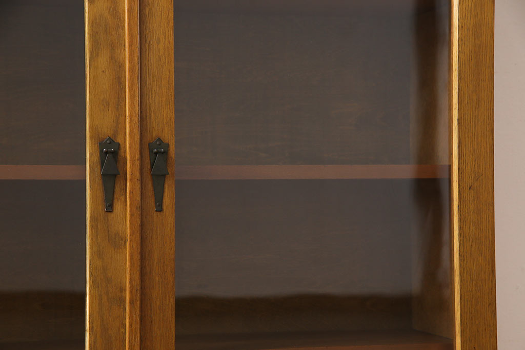レトロ家具　和製アンティーク　三方ナラ材　薄型　凝った作りが魅力のレトロなブックケース(収納棚、飾り棚)