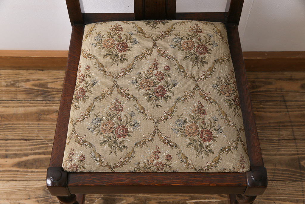 アンティーク家具　イギリスアンティーク　ツイストレッグ　ゴブラン織り　優雅な佇まいのオーク材製ダイニングチェア(椅子)(2)