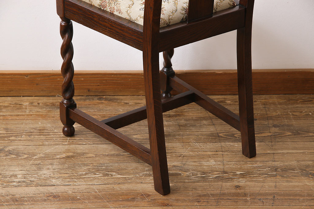 アンティーク家具　イギリスアンティーク　ツイストレッグ　ゴブラン織り　優雅な佇まいのオーク材製ダイニングチェア(椅子)
